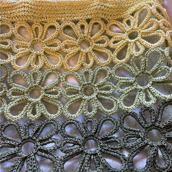 Sun and Sand Ombre Green Rattan Crochet Daisy Beachy Tote - Picture 8 of 8